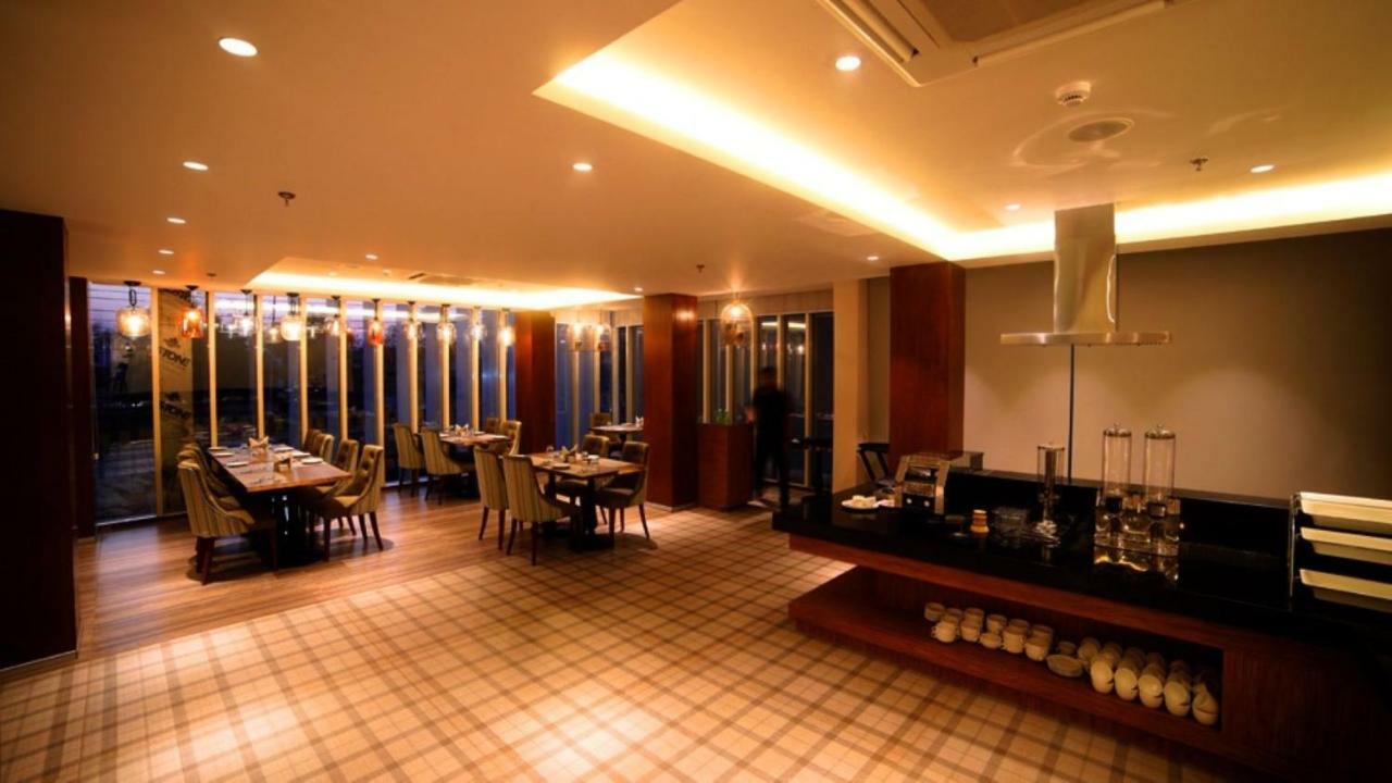 Hotel Le Lotus Grand Kakarmatha エクステリア 写真