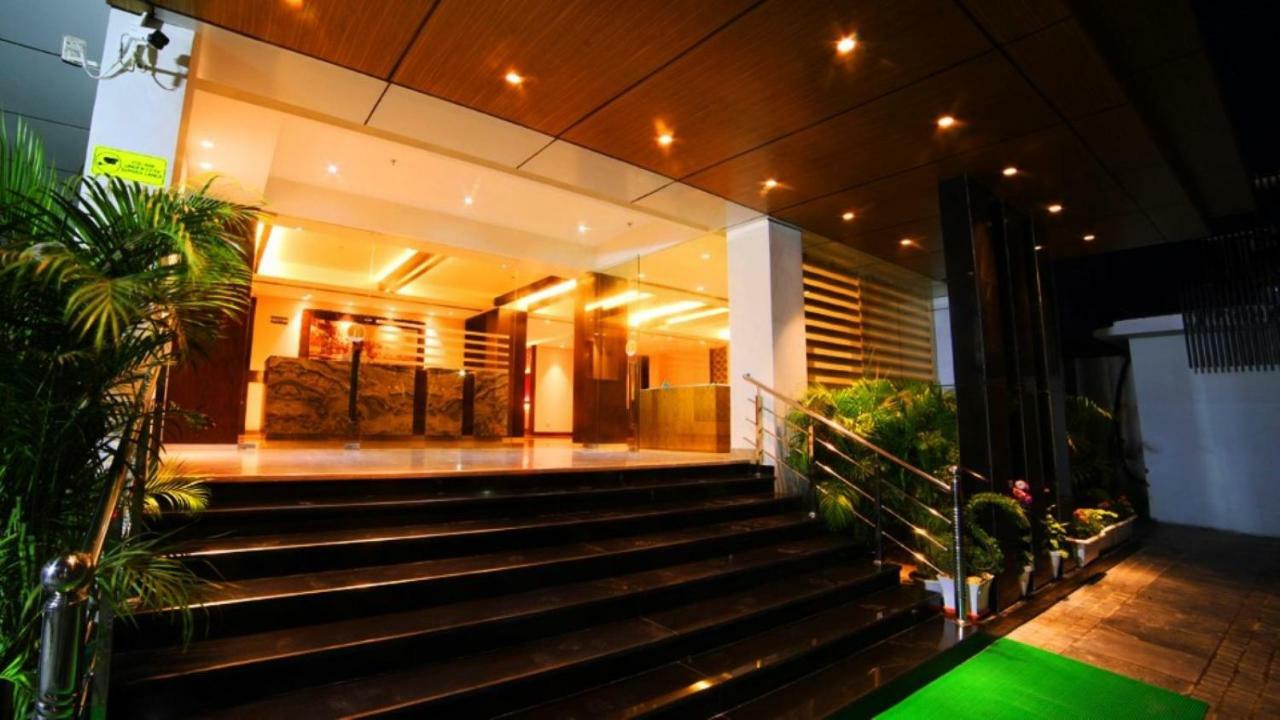 Hotel Le Lotus Grand Kakarmatha エクステリア 写真