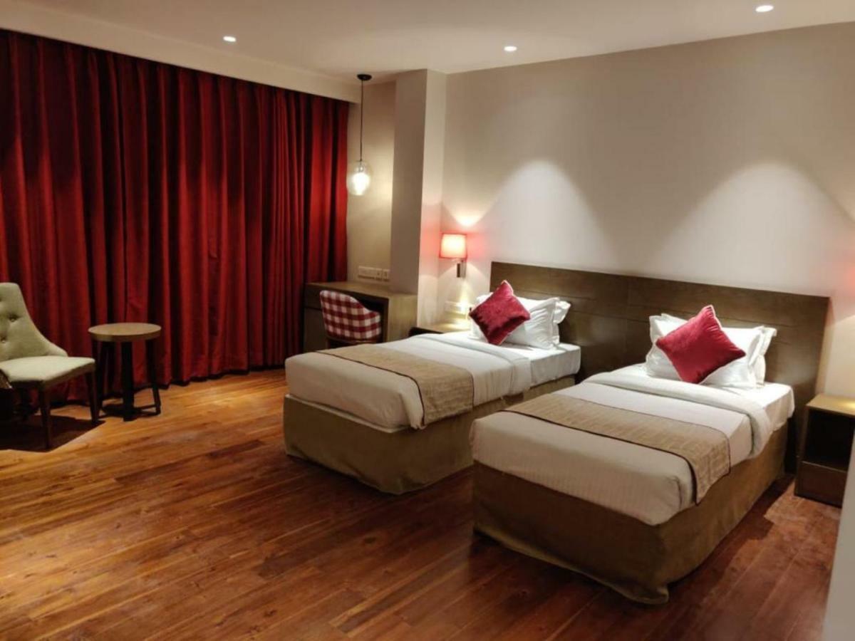 Hotel Le Lotus Grand Kakarmatha エクステリア 写真
